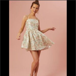 ISO XL Jordyn Floral Mini Dress
From Altar'd State